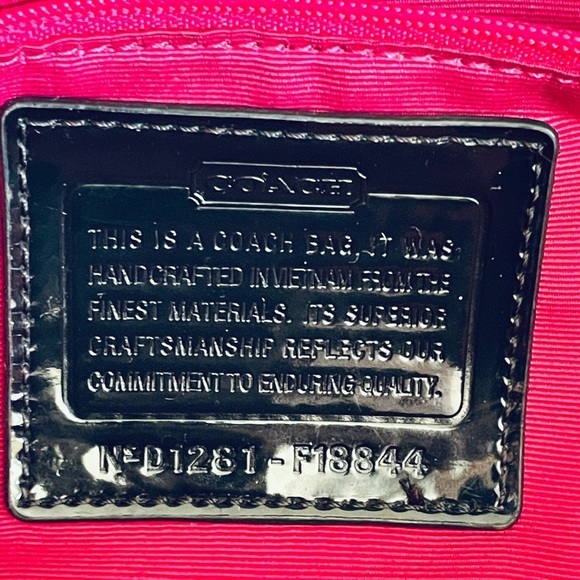 Coach Canvas Tote โ Black with Pink Interior, Stylish & Functional! ๐๐ - Picture 5 of 16